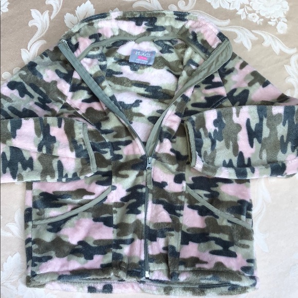 Children’s Place Camouflage Faux Fur Jacket - Picture 5 of 6